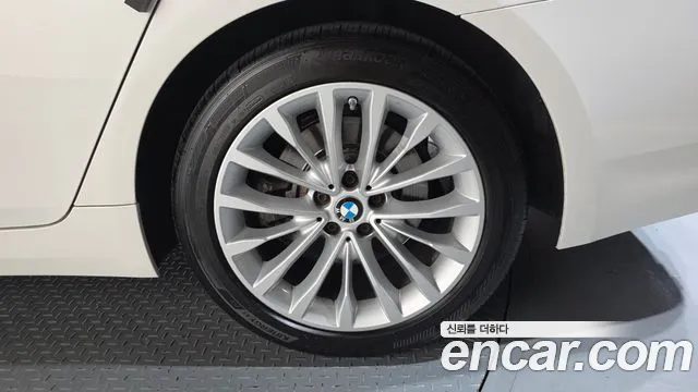 BMW 5 Series G30 — Фото автомобиля 21