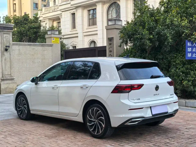 Volkswagen Golf — Фото автомобиля 18