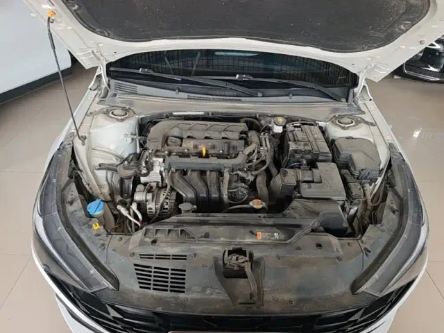 Hyundai Elantra — Фото автомобиля 19
