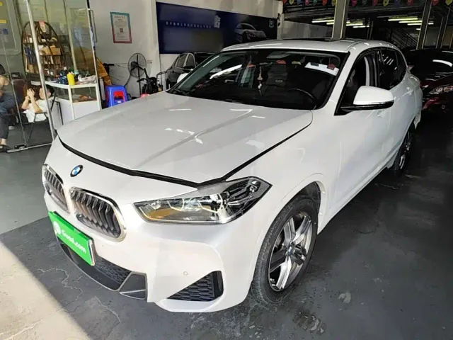 Фотография автомобиля — BMW X2