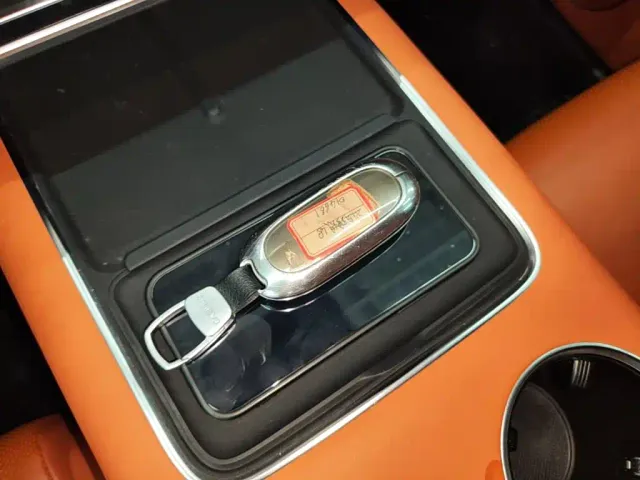 Li Auto L8 — Фото автомобиля 8