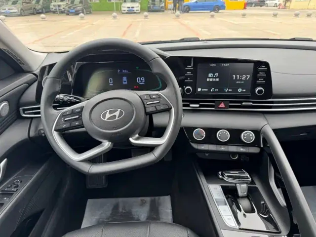 Hyundai Elantra — Фото автомобиля 8