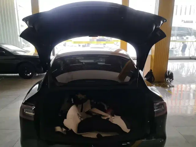 Tesla Model 3 — Фото автомобиля 18