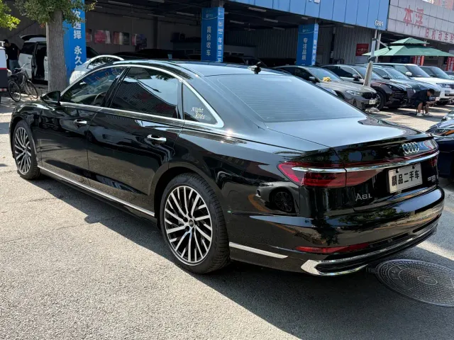 Audi A8 — Фото автомобиля 6