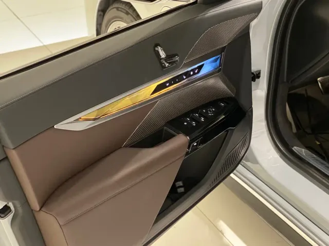 BMW i7 — Фото автомобиля 18