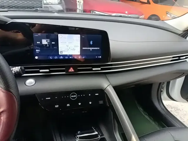Hyundai Elantra 2022 1.5L CVT LUX Premium Edition — Фото автомобиля 9