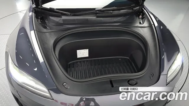 Tesla Model 3 — Фото автомобиля 8