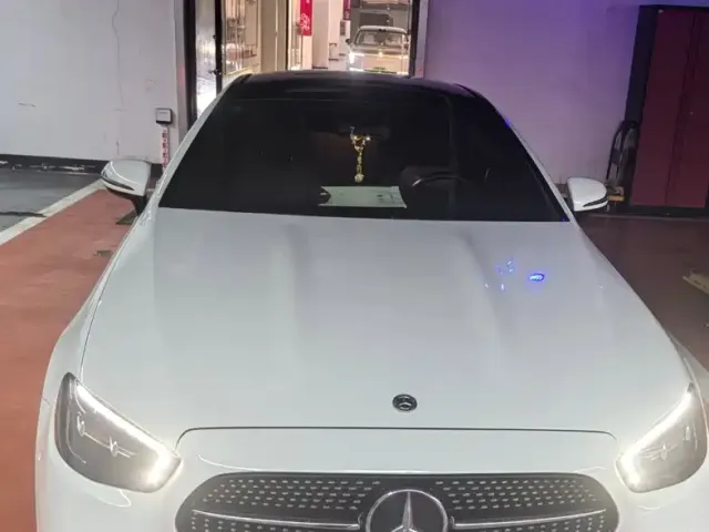 Mercedes-Benz E-Class — Фото автомобиля 3