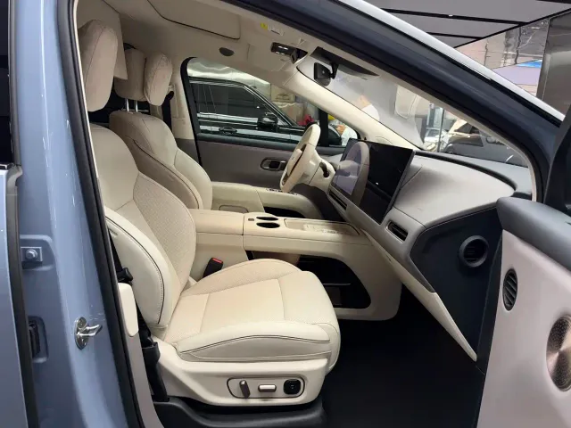 Li Auto i8 — Фото автомобиля 8