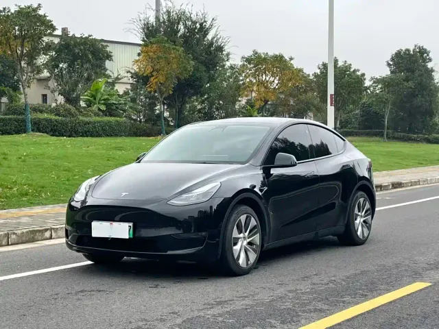 Фотография автомобиля — Tesla Model Y