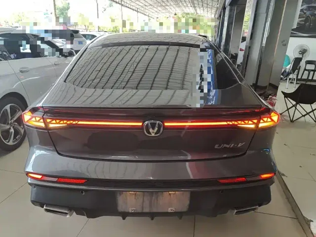 Changan UNI-V — Фото автомобиля 5