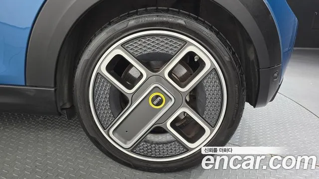 MINI Cooper Electric — Фото автомобиля 6