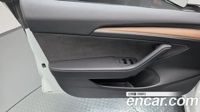Tesla Model 3 — Фото автомобиля 13