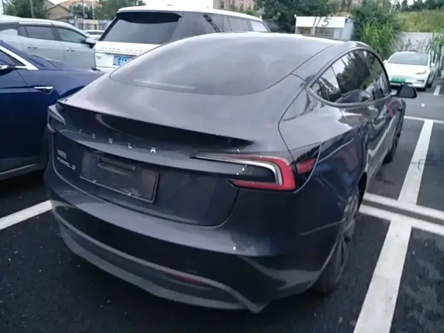 Tesla Model 3 — Фото автомобиля 6