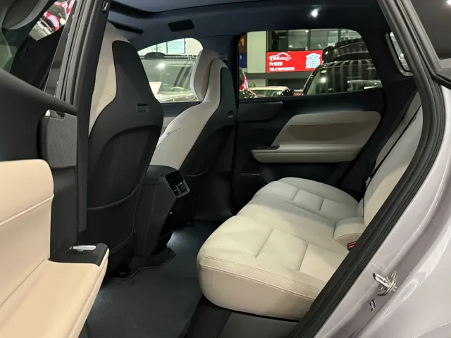 Volvo XC70 Plug-in Hybrid — Фото автомобиля 7