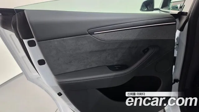 Tesla Model Y — Фото автомобиля 25