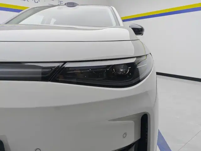 Leapmotor C10 — Фото автомобиля 5
