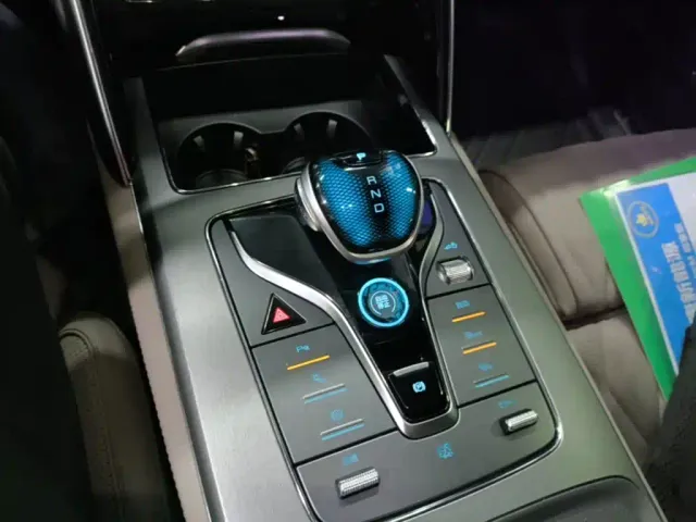 BYD Tang — Фото автомобиля 13