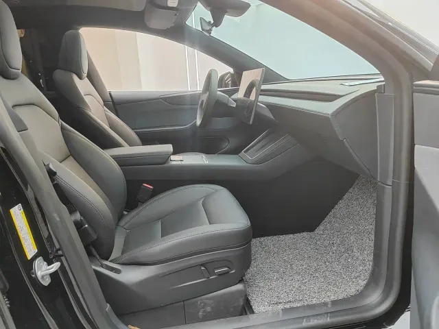 Tesla Model Y — Фото автомобиля 14