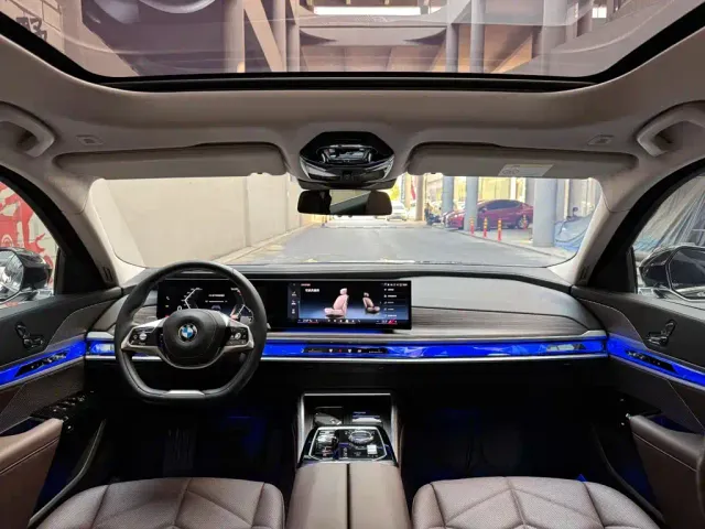 BMW 7 Series — Фото автомобиля 11