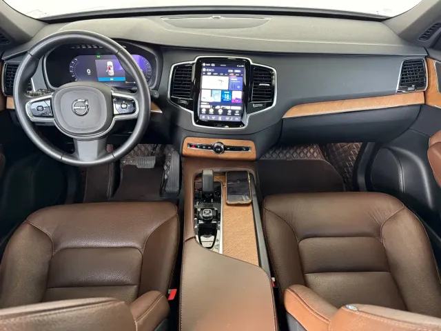 Volvo XC90 — Фото автомобиля 8