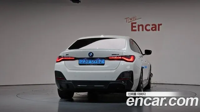 BMW i4 — Фото автомобиля 3
