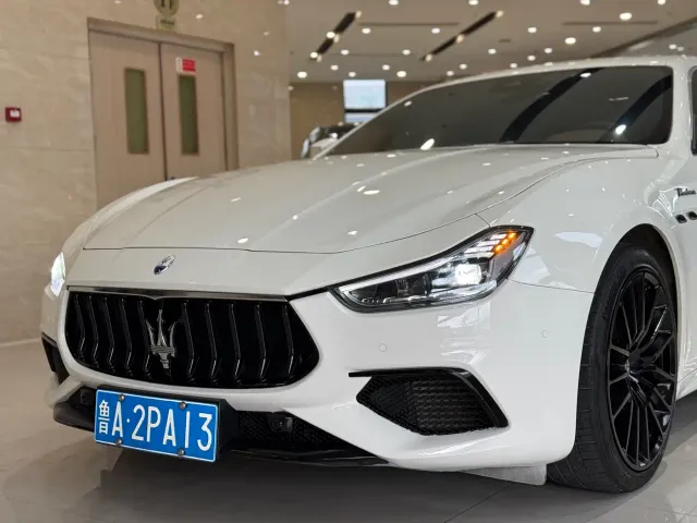 Maserati Ghibli — Фото автомобиля 4