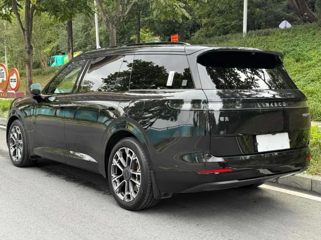 Lynk & Co 900 — Фото автомобиля 4