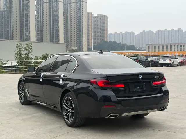 BMW 5 Series — Фото автомобиля 4