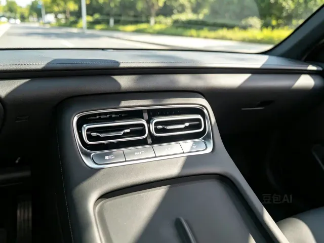 Changan Qiyuan Q05 — Фото автомобиля 9