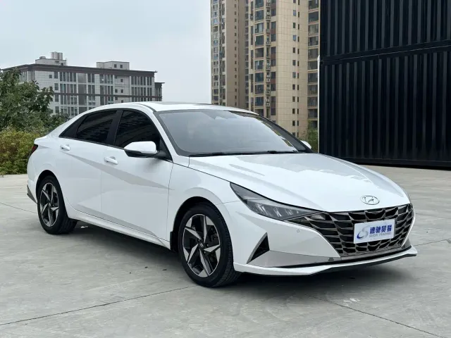 Hyundai Elantra — Фото автомобиля 3