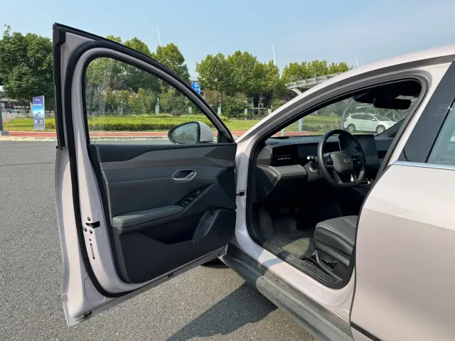 BYD Qin L — Фото автомобиля 3