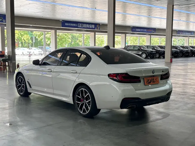 BMW 5 Series — Фото автомобиля 9