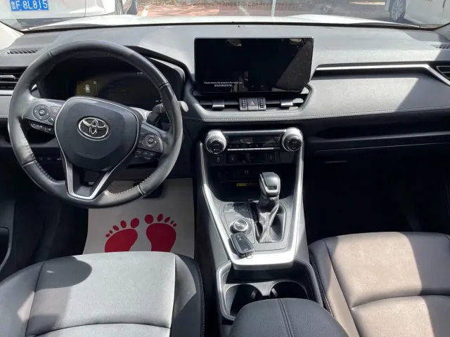 Toyota RAV4 — Фото автомобиля 10