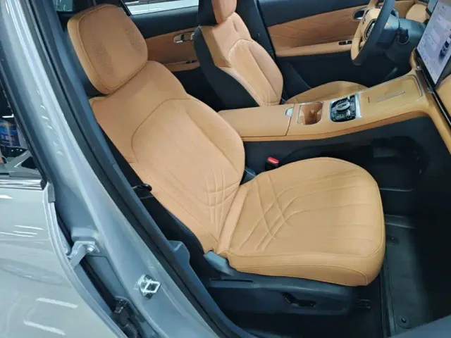 Geely Galaxy Starship 7 EM-i — Фото автомобиля 18