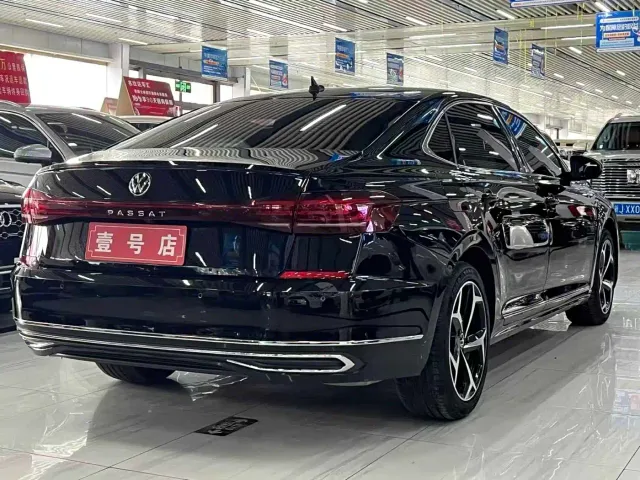 Volkswagen Passat — Фото автомобиля 4