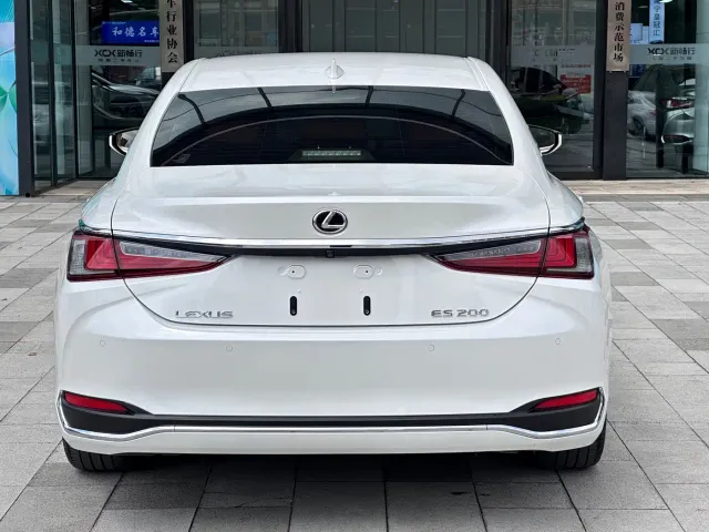 Lexus ES — Фото автомобиля 8