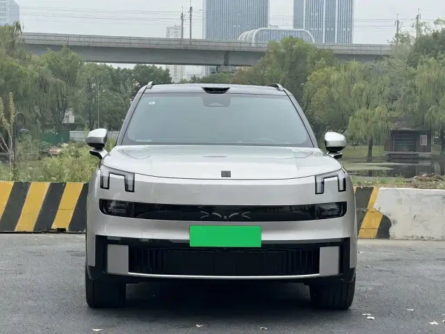 Lynk & Co 900 — Фото автомобиля 2