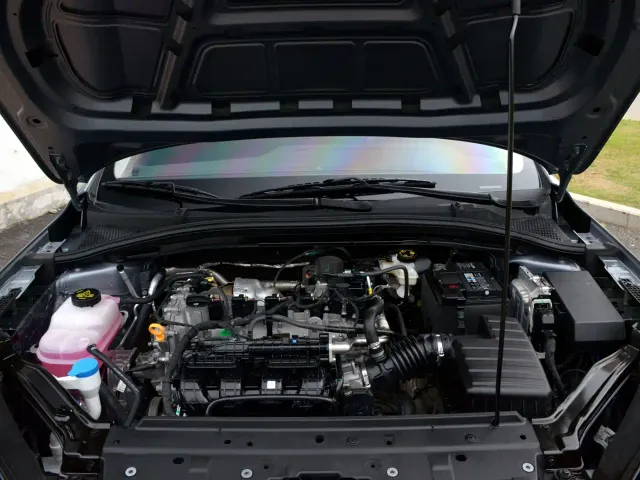 Roewe i5 — Фото автомобиля 14