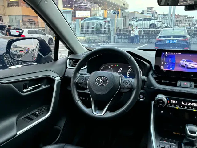 Toyota RAV4 — Фото автомобиля 20