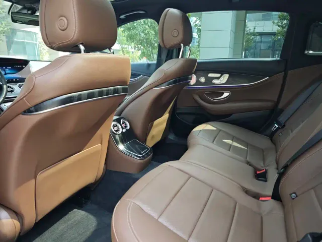 Mercedes-Benz E-Class — Фото автомобиля 14