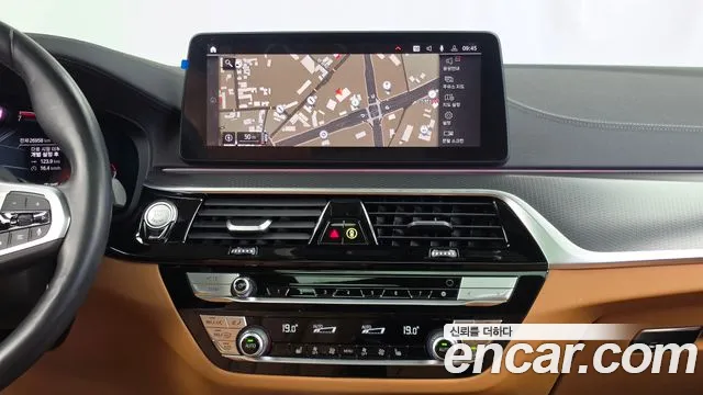 BMW 5 Series G30 — Фото автомобиля 14
