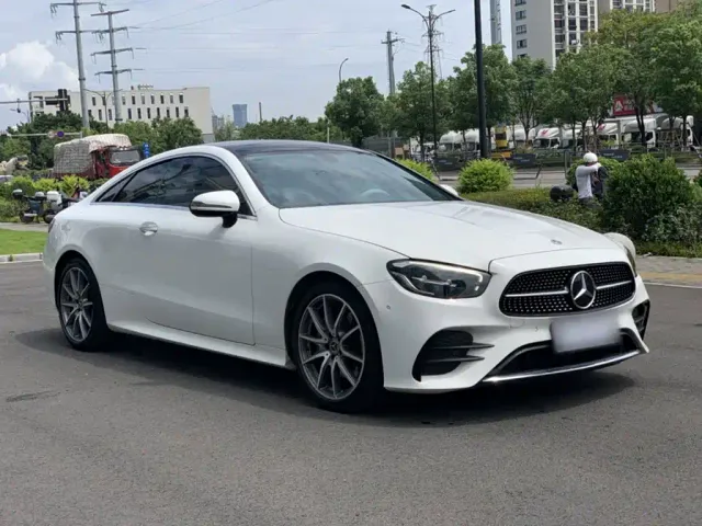 Mercedes-Benz E-Class — Фото автомобиля 4