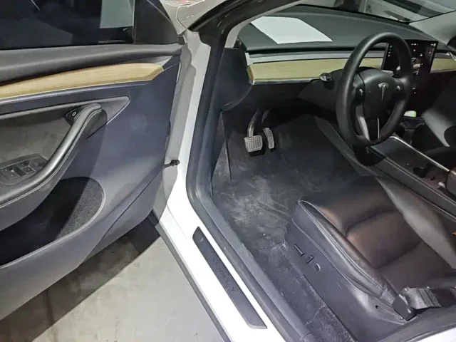 Tesla Model Y — Фото автомобиля 15