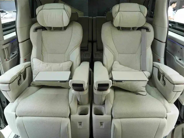 Lexus LM — Фото автомобиля 14