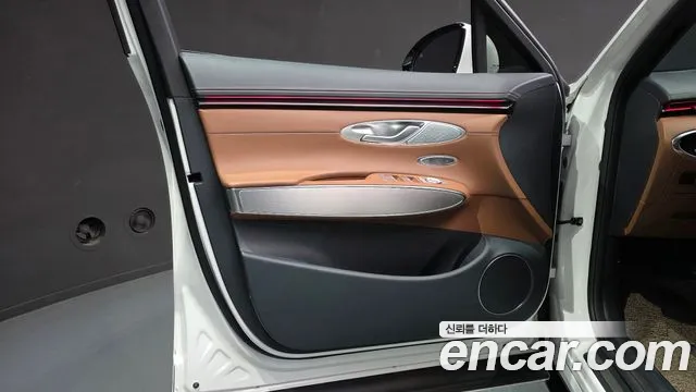 Genesis GV70 — Фото автомобиля 24