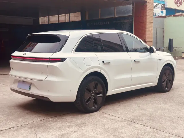 Li Auto L6 — Фото автомобиля 4