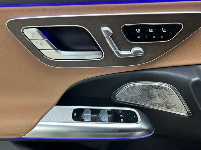 Mercedes-Benz E-Class — Фото автомобиля 19