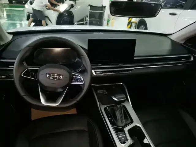 Geely Emgrand — Фото автомобиля 5