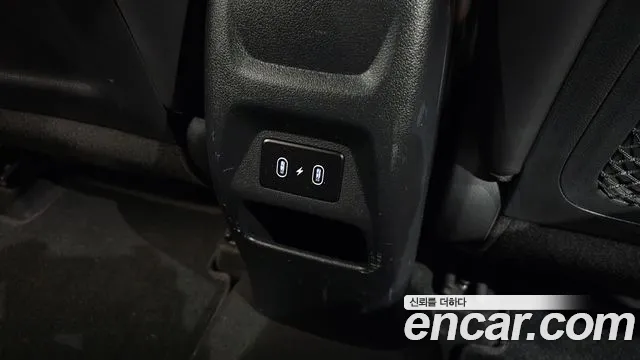 Hyundai Venue — Фото автомобиля 17